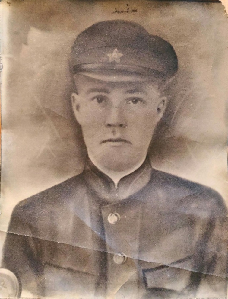 Иванов Сергей Григорьевич, 1908 г.р. Красноармеец. Ппризван 30.06.1941г. Воевал в составе 87 стрелковой дивизии. Пропал без вести в ноябре 1941 г.