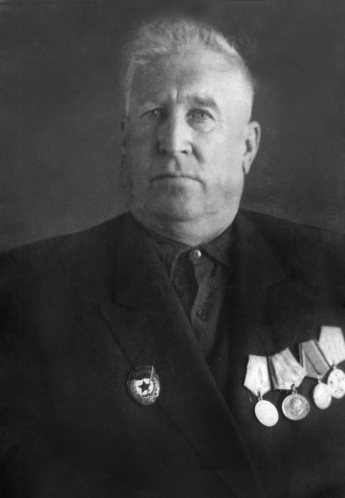 Просвирин Пётр Васильевич призван на фронт 7 октября 1941 г. Прошёл всю войну, воевал на БМ 13 Катюша. Участвовал в контрнаступление под Сталинградом, Ленинградом, Москвой, на Дальнем Востоке