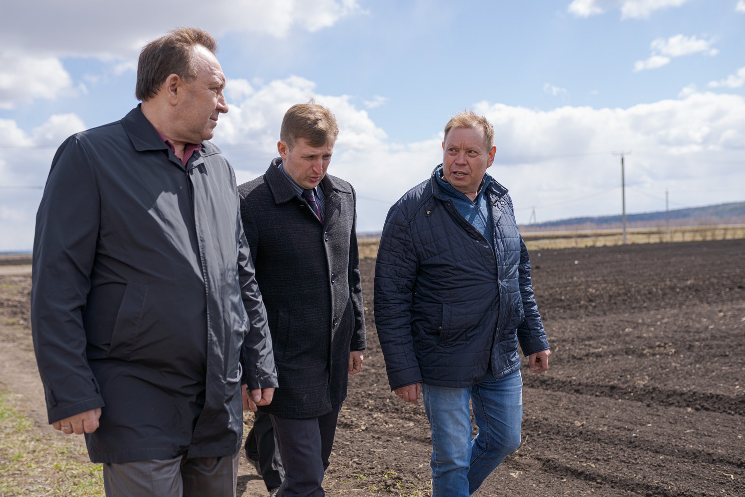 Леонид Фролов, Илья Сумароков и руководитель КФХ Владимир Скорняков