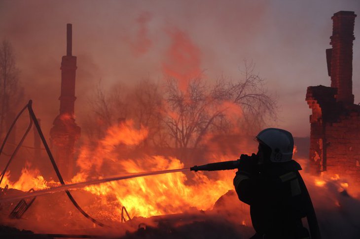 Пожар в поселке Дальний. Фото пресс-службы ГУ МЧС России по Иркутской области