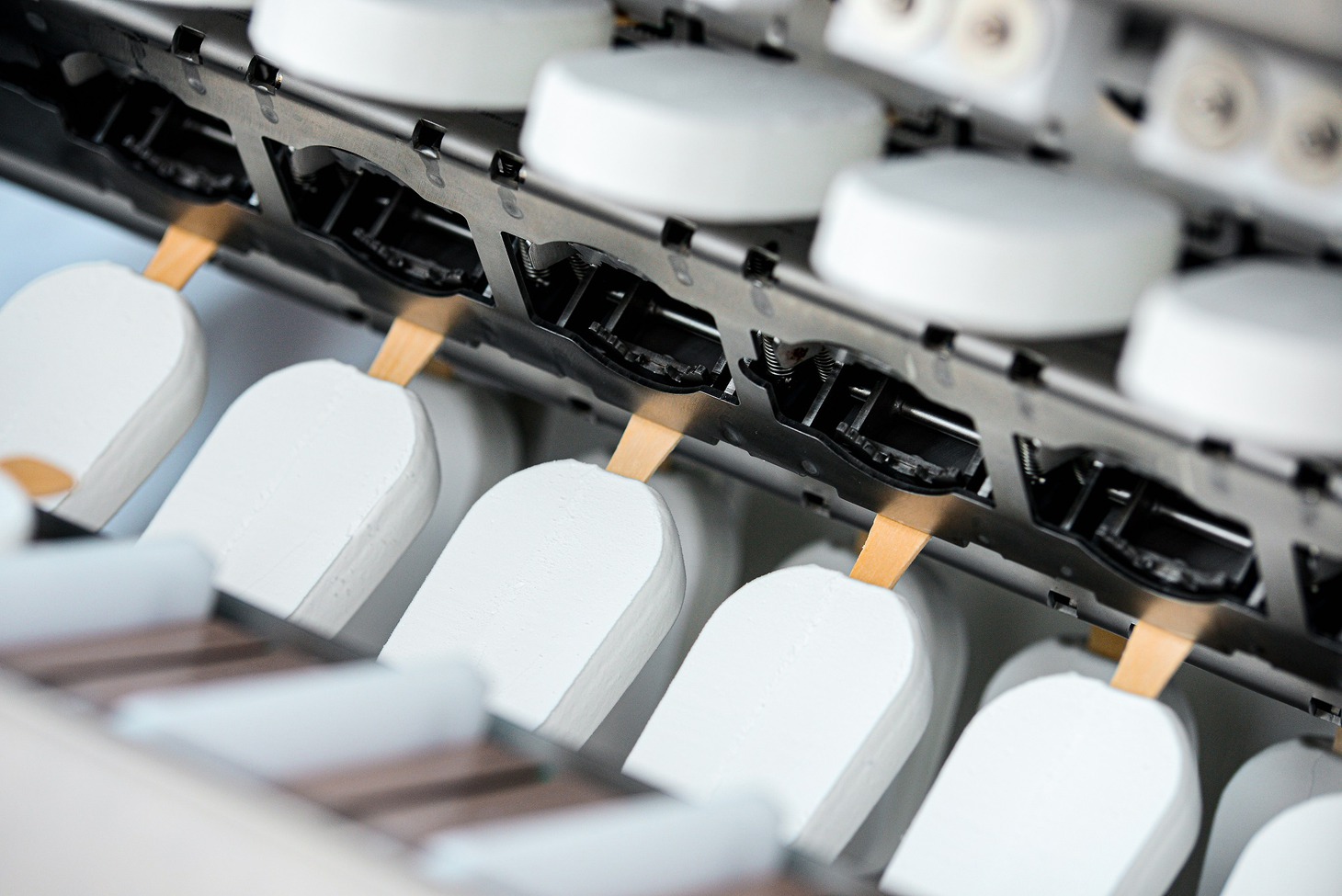 На данный момент еженедельно выпускается порядка 10-12 тонн готового продукта