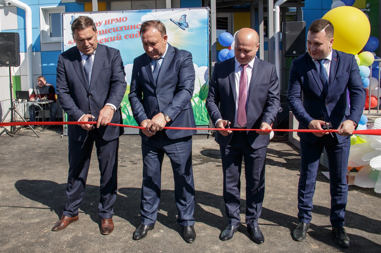 На открытии детского сада