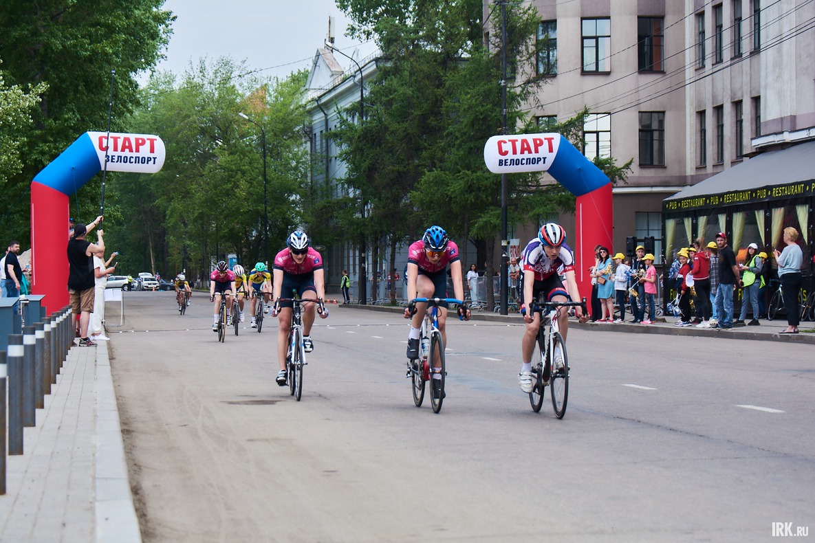 5 июня в 10:00 на бульваре Гагарина стартовала велогонка, посвященная Дню велолюбителя.