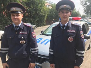 В Иркутске сотрудники ДПС помогли доставить в больницу ребенка с ожогом