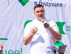 Участников поприветствовал мэр Иркутска Руслан Болотов: «Сбербанк традиционно много и разносторонне поддерживает Иркутск в развитии — начиная от финансовых инструментов и заканчивая   поддержкой проектов по благоустройству города».