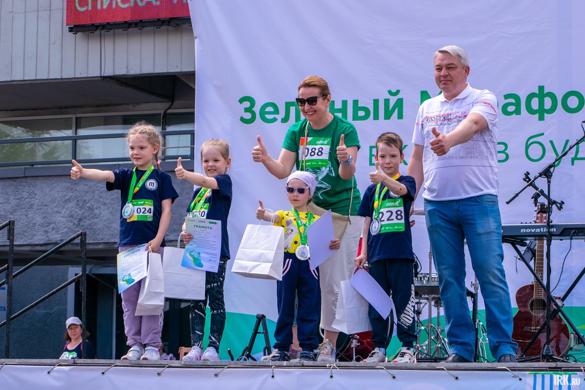 Лучшим спортсменам в разных номинациях вручили медали — бронзу, серебро и золото, а победителям также достались кубки с символом Зелёного марафона.