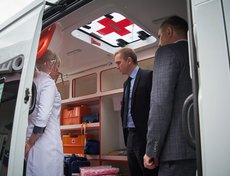 Оксана Вельм отметила, что салон машины позволяет находиться в ней в полный рост и есть доступ к пациенту со всех сторон, что, конечно, является дополнительным удобством для врачей при работе в ней.