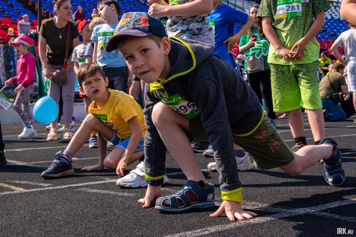 Сразу после инклюзивного забега в борьбу за медали вступили и дети в возрасте от трёх до 13 лет.
