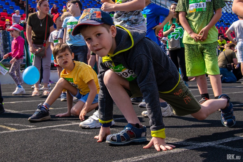 Сразу после инклюзивного забега в борьбу за медали вступили и дети в возрасте от трёх до 13 лет.