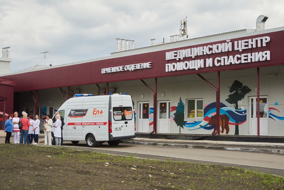 Оксана Вельм рассказала, что автомобиль стал восьмым в автопарке больницы и позволит закрыть вопросы оказания экстренной медицинской помощи.