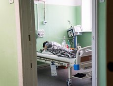 Пациент средней тяжести сказал, что для восстановления лёгких нужно лежать на животе 16 часов.