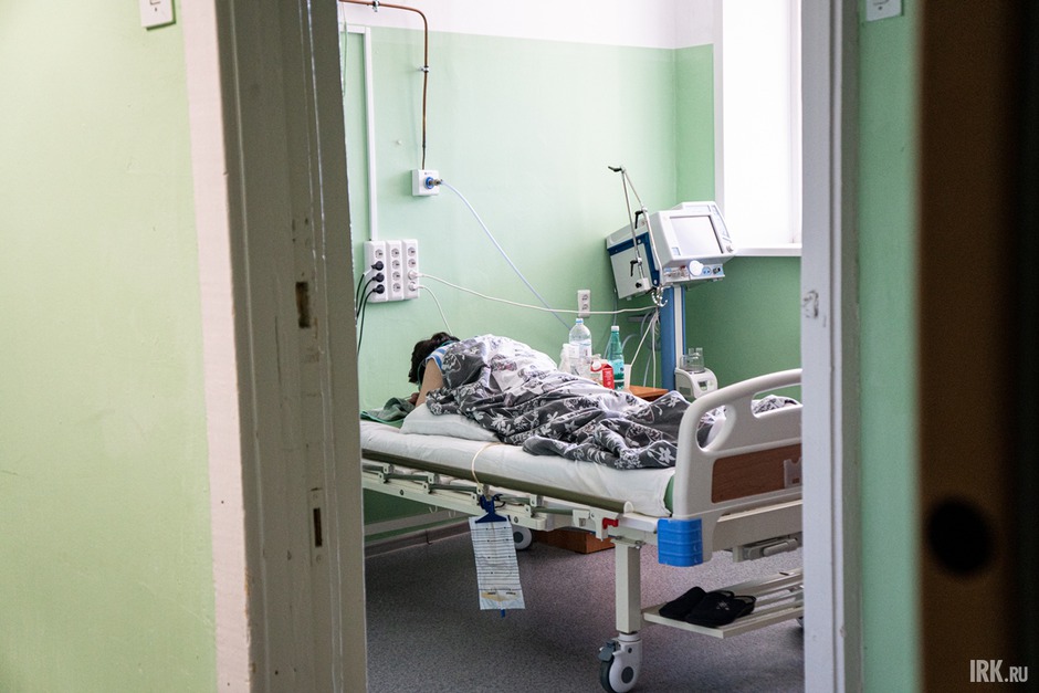 Пациент средней тяжести сказал, что для восстановления лёгких нужно лежать на животе 16 часов.