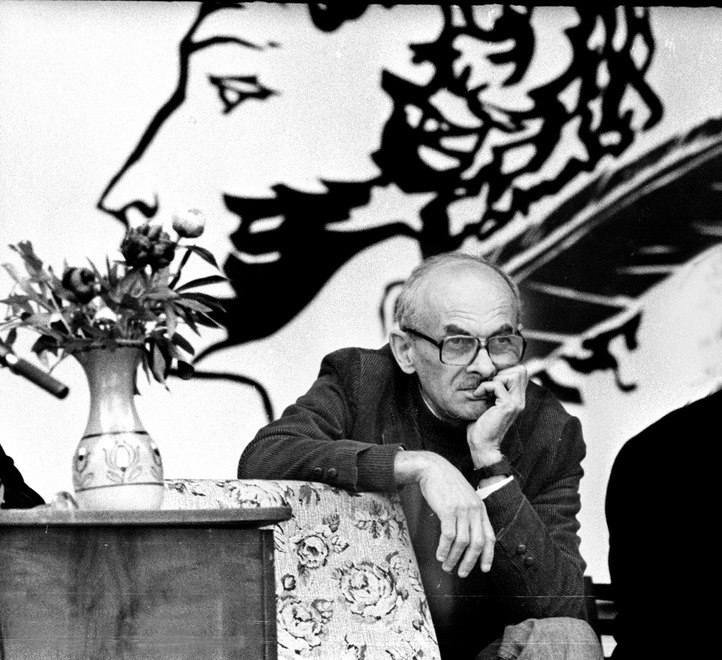Поэт и бард Булат Окуджава в Иркутске. Пушкинская неделя, 1986 год