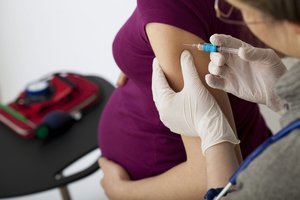 Минздрав исключил беременность и онкологию из списка противопоказаний для вакцинации «Спутником V»