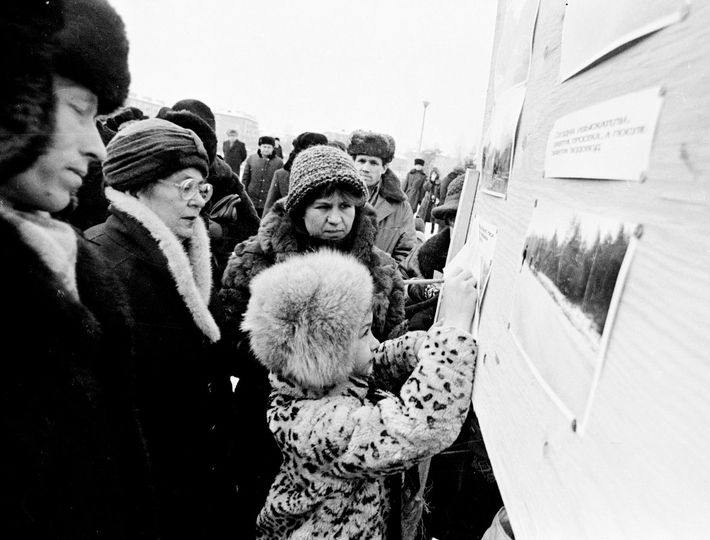 За Байкал и стар, и млад