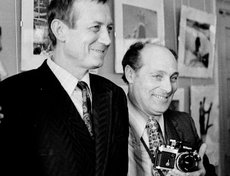 Поэт Евгений Евтушенко и фотокорреспондент ТАСС Эдгар Брюханенко