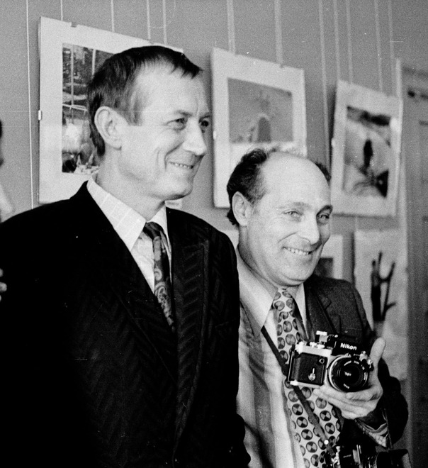 Поэт Евгений Евтушенко и фотокорреспондент ТАСС Эдгар Брюханенко