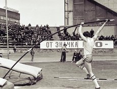 Разбег, толчок и …