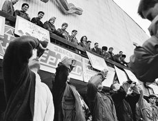 1994 год. «Посостязались между собой любители пива. Победителей тут же награждали копченой колбасой», — писала газета «Восточно-Сибирская правда» 12 апреля 1994 года в заметке «Митинг с пивом пополам»