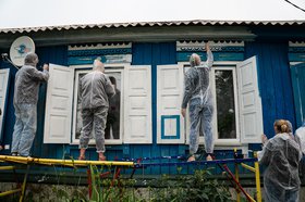 Волонтеры обновили фасады четырех домов. Автор фото — Лали Янкевич