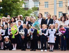Линейка в школе № 15 началась в 11:00.