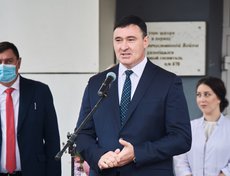 Мэр Иркутска Руслан Болотов: «1 Сентября — особый день и по-настоящему любимый для всех нас праздник. Он остается в памяти на долгие годы. Первоклашкам и будущим выпускникам сегодня — особые поздравления!»