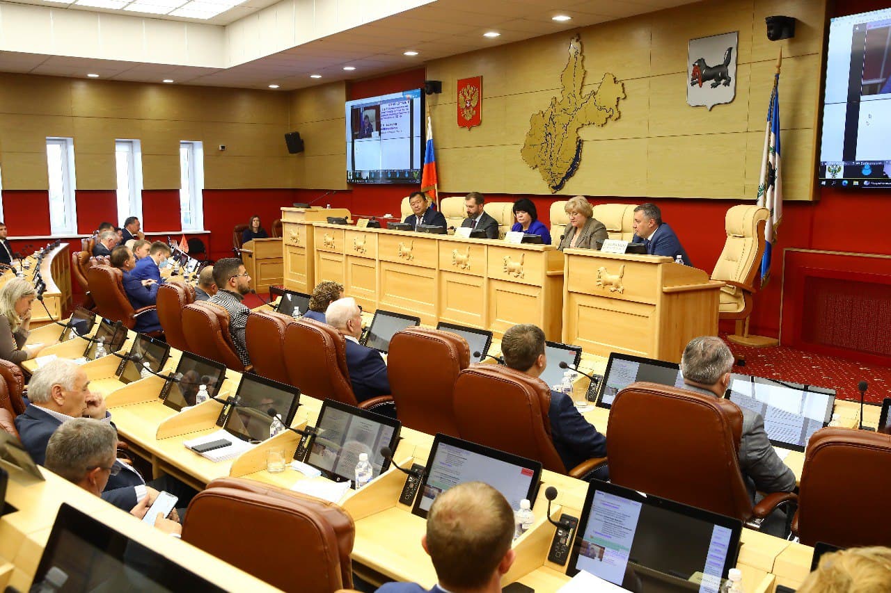 22 сентября на сессии депутаты Законодательного собрания приняли отчет губернатора Игоря Кобзева о результатах деятельности правительства