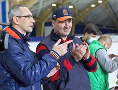 Мэр Иркутска Руслан Болотов (справа)