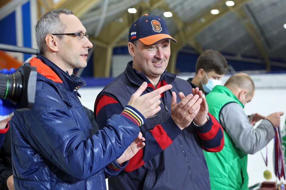 Мэр Иркутска Руслан Болотов (справа)