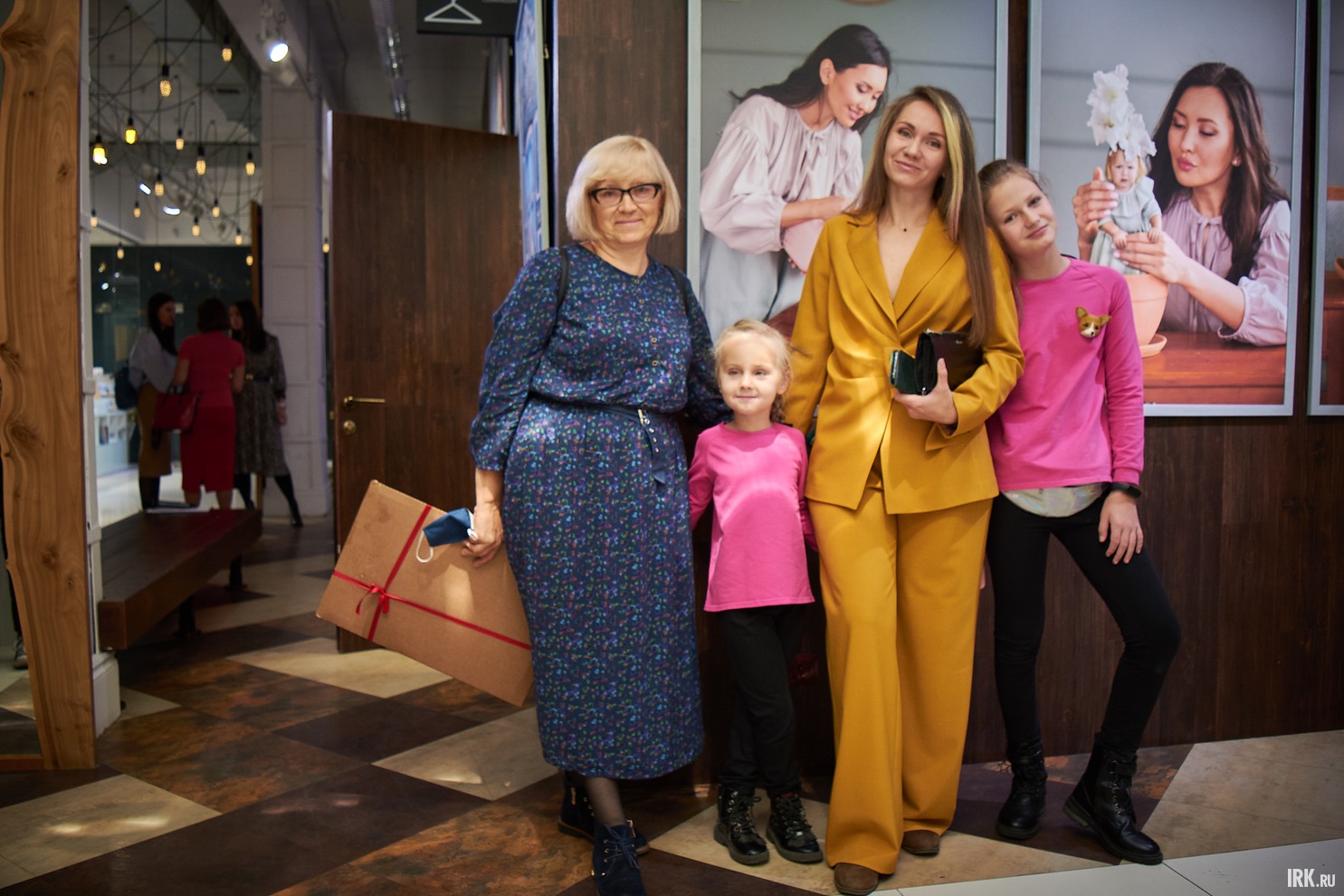 Фотограф Вера Седых-Фортунова с семьёй.