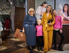 Фотограф Вера Седых-Фортунова с семьёй.