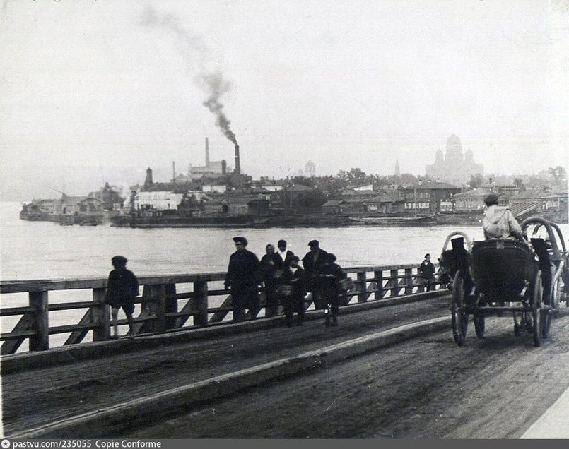 Вид на город с моста, 1930-1932 годы. Изображение с сайта www.pastvu.com