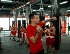 Спортивный зал площадью 1000 квадратных метров оборудован с соблюдением современных спортивных стандартов.