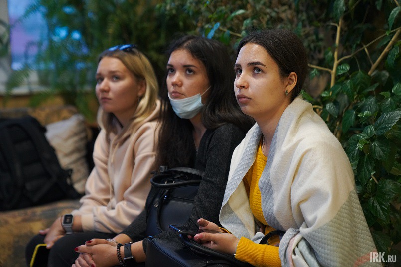 Он провел экскурсию для студентов Школы межэтнической журналистики ИГУ