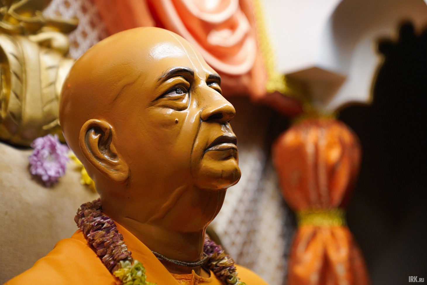 После себя он оставил тысячи учеников по всему миру и основал более 100 храмов