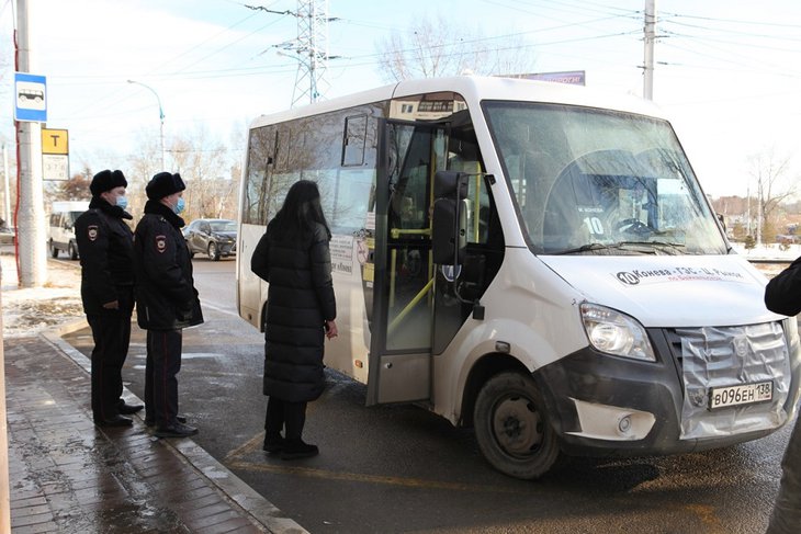 Рейд по проверке общественного транспорта. Фото пресс-службы администрации Иркутска