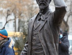Памятник Антону Павловичу Чехову