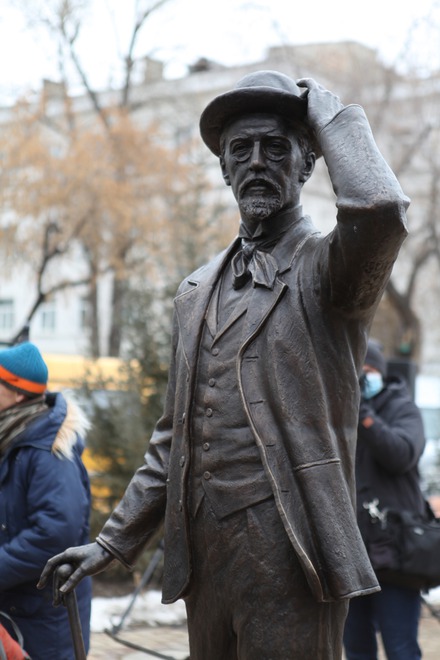 Памятник Антону Павловичу Чехову