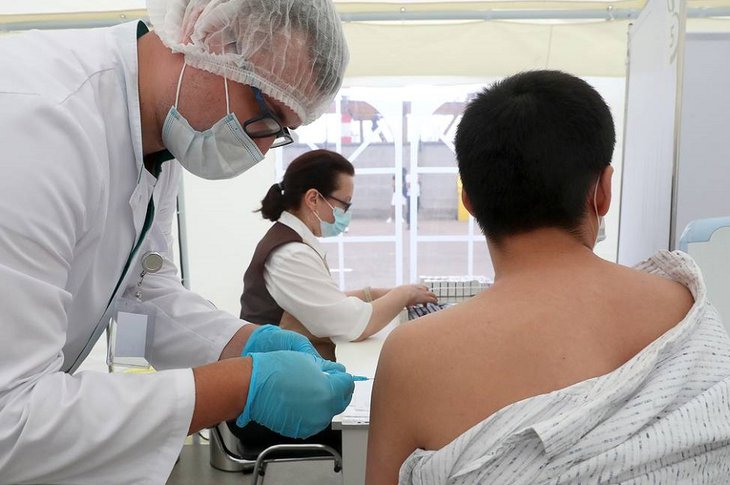 Эффект вакцины против нового штамма может составить 80%. Фото ТАСС