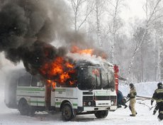 После успешного штурма автобус загорелся.