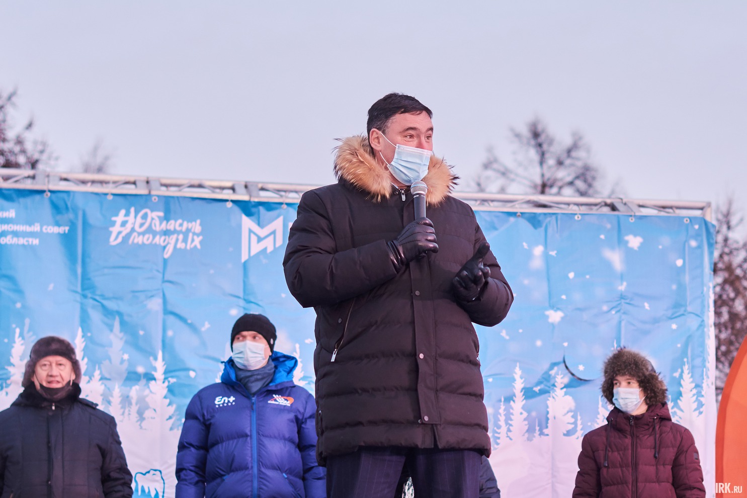 Руслан Болотов, мэр Иркутска: «Иркутск — город студенческий. У нас около 100 тысяч студентов. Мы гордимся своими вузами и ссузами, своими преподавателями, молодёжью. Вы талантливы, молоды, амбициозны. Вам открыты все пути. И вы — будущее нашего города».