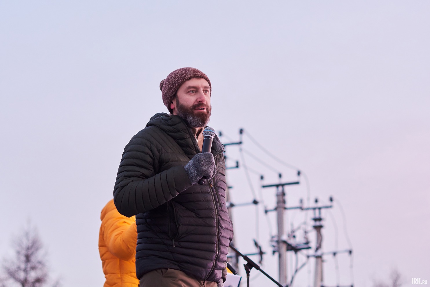 Александр Ведерников, председатель законодательного собрания Иркутской области: «Катайтесь на коньках, ведите здоровый образ жизни, повышайте иммунитет, учитесь хорошо. Всех с праздником!»