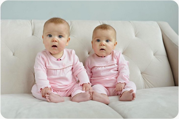 В прошлом году в Ангарске родилось в городе  26 пар близнецов. Фото с сайта fishki.net