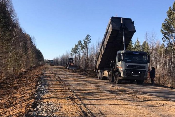 Ремонт участков этой дороги идёт с 2020 года. Фото пресс-службы правительства Иркутской области