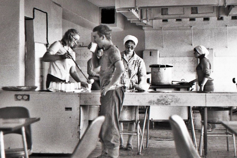 Время обеда. Фото из личного архива Александра Медведева, выпускника ИСХИ 1984 года