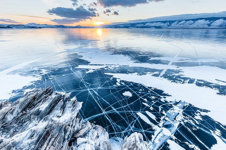Озеро Байкал. Фото с сайта nat-geo.ru