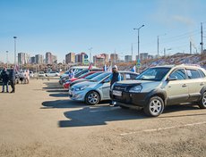 Участники собрались на парковке около ТРЦ «ЯркоМолл».