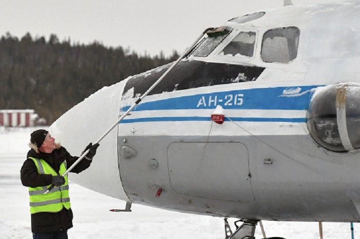 Проблемы с ремонтом моторов Ан-24 и Ан-26 могут возникнуть из-за закрытия завода в Ростове-на-Дону. Фото ТАСС