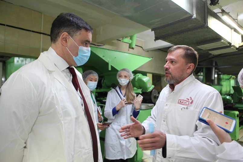 Гендиректор ЗАО «Иркутский хлебозавод» Иван Быков провел экскурсию по предприятию