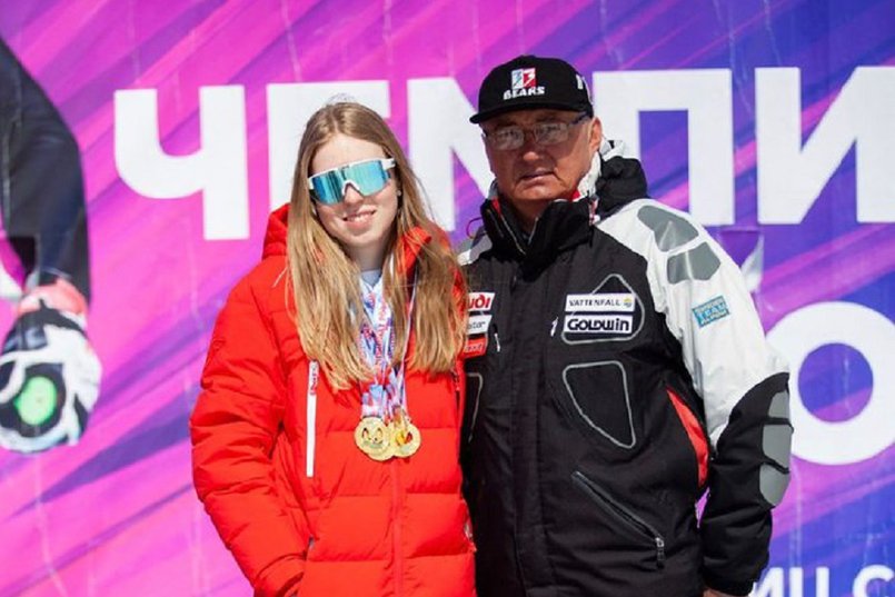 Варвара Ворончихина с тренером. Фото пресс-службы минспорта Иркутской области